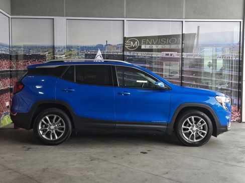 Used 2024 GMC Terrain SLT image 4