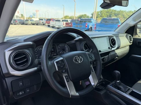 Used 2022 Toyota Tacoma SR5 RWD image 18