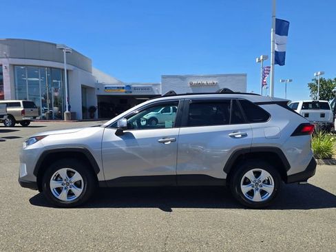 Used 2021 Toyota RAV4 XLE AWD/4WD image 8