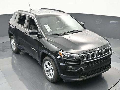 Used 2025 Jeep Compass Latitude image 45