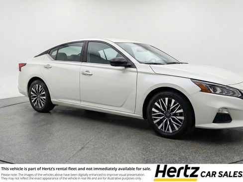 Used 2025 Nissan Altima 2.5 SV FWD image 1