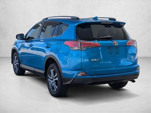 Used 2018 Toyota RAV4 LE FWD image 7