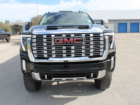 Used 2025 GMC Sierra 3500 Denali w/ Denali Reserve Package image 2