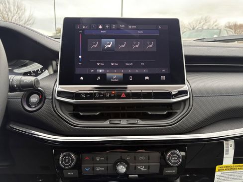 New 2026 Jeep Compass Latitude image 4