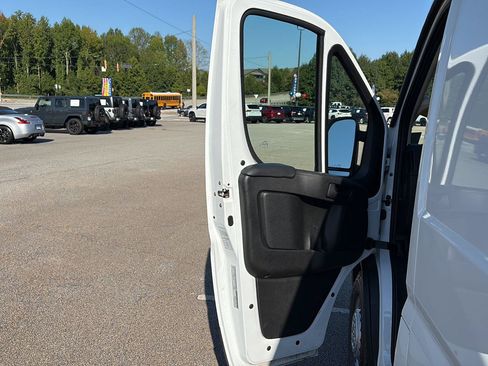 Used 2025 RAM ProMaster 2500 w/ U-Haul Equipment Group FWD image 8