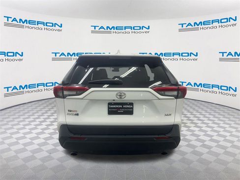 Used 2022 Toyota RAV4 XLE image 4