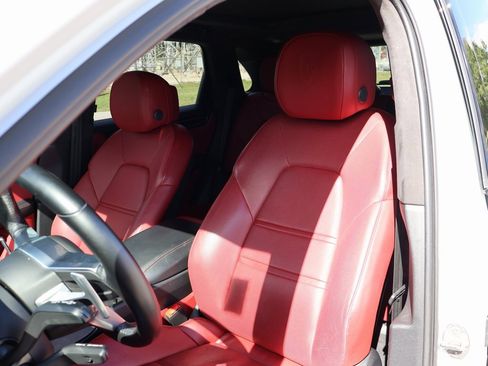 Used 2022 Porsche Cayenne GTS image 5