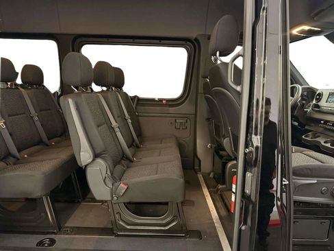 Used 2019 Mercedes-Benz Sprinter 2500 image 18