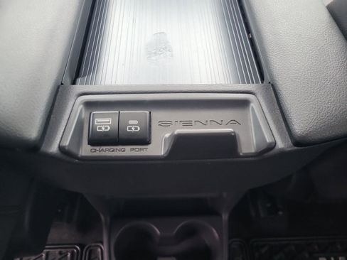 Used 2023 Toyota Sienna XLE image 23