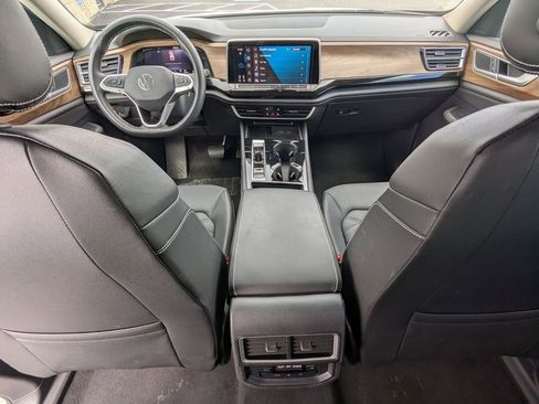 Used 2025 Volkswagen Atlas SE image 27