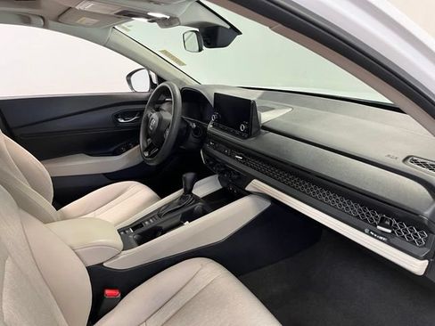Used 2023 Honda Accord EX image 11