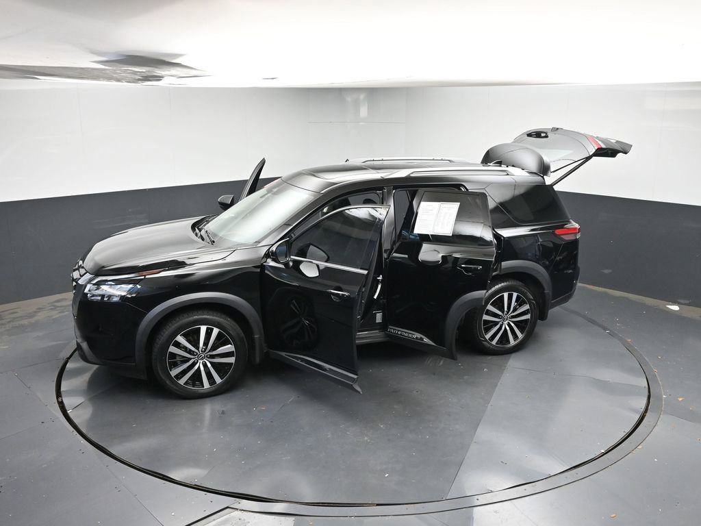 Used 2024 Nissan Pathfinder Platinum w/ Cargo Package AWD/4WD image 42