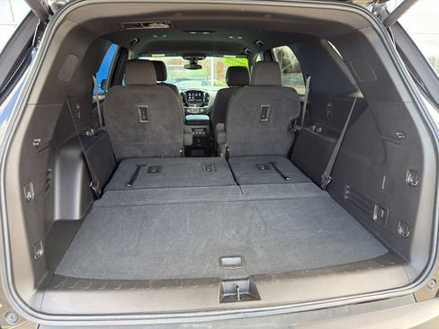 Used 2023 Chevrolet Traverse LT image 44