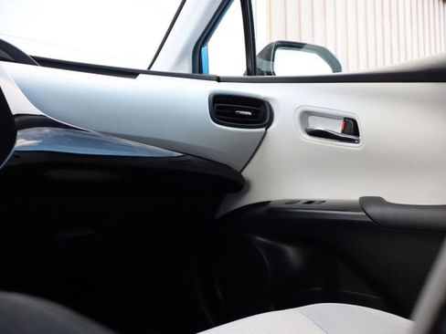 Used 2019 Toyota Prius LE image 37