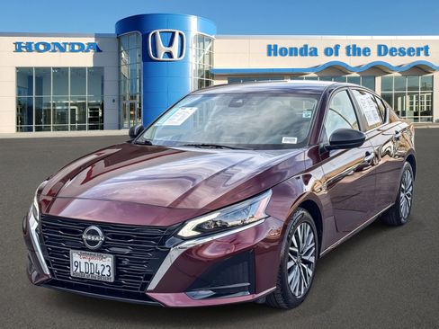 Used 2024 Nissan Altima 2.5 SV image 3