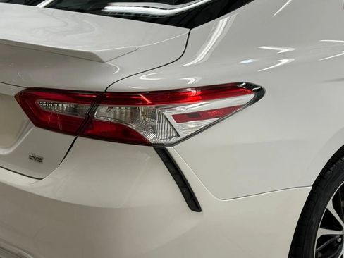 Used 2020 Toyota Camry SE image 10