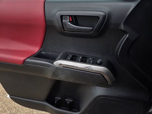 Used 2023 Toyota Tacoma SR5 RWD image 15