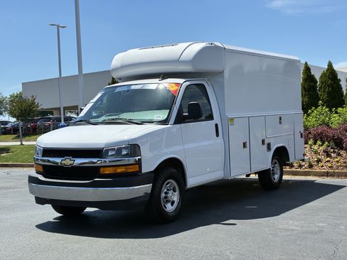 Used 2025 Chevrolet Express 3500 w/ Power Convenience Package RWD image 6