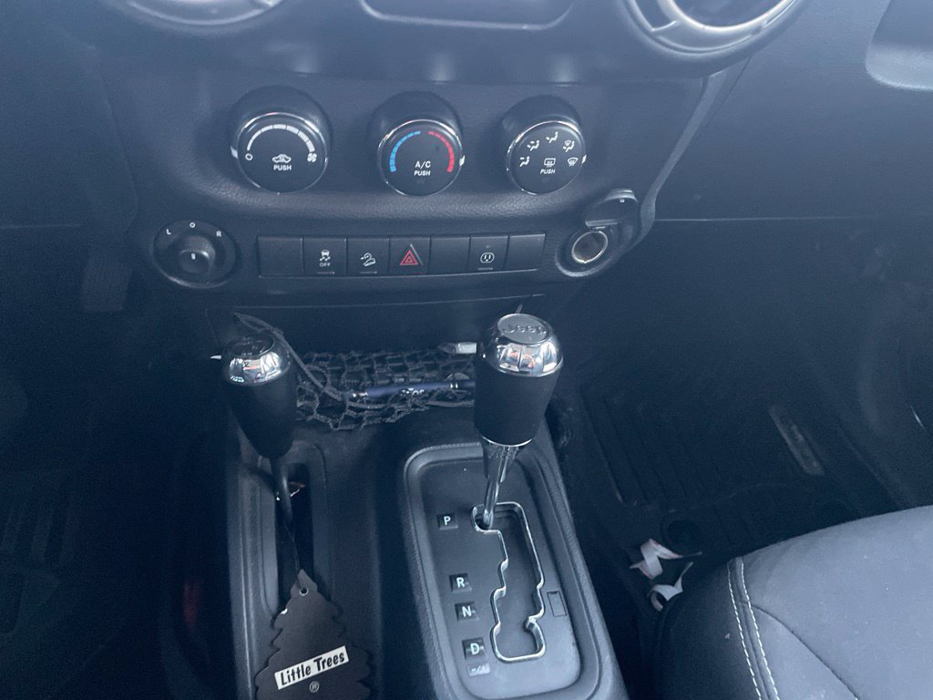 Used 2016 Jeep Wrangler Unlimited Sahara w/ Dual Top Group AWD/4WD image 34