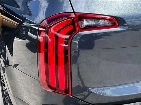 Used 2022 Kia Telluride SX w/ Towing Package FWD image 29