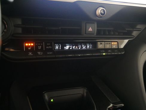 Used 2025 Toyota Crown Signia AWD/4WD image 23