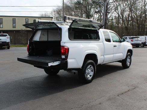 Used 2022 Toyota Tacoma SR image 16