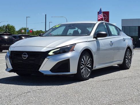 Used 2024 Nissan Altima 2.5 SV FWD image 1