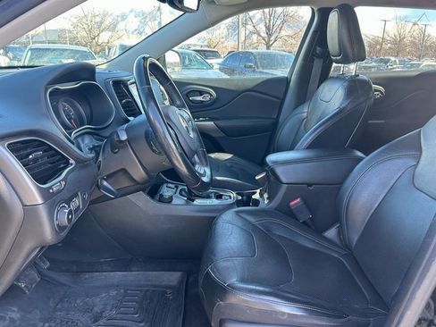 Used 2019 Jeep Cherokee Limited image 25