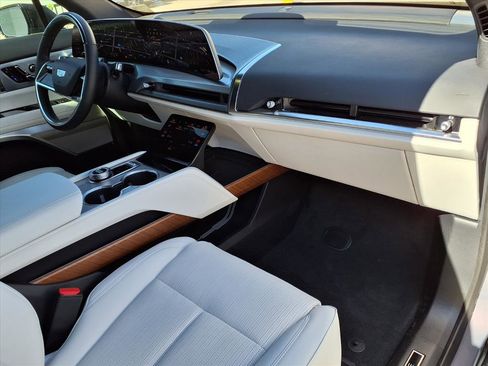 Certified 2026 Cadillac Vistiq Luxury AWD/4WD image 8