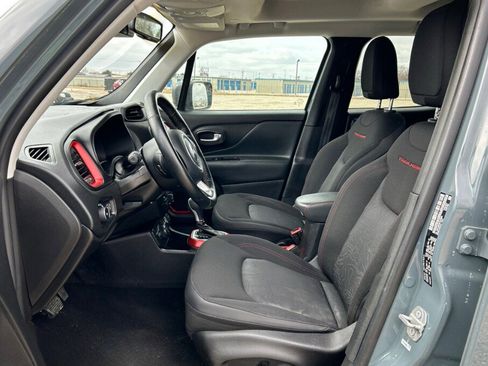 Used 2018 Jeep Renegade Trailhawk w/ Cold Weather Group II image 11