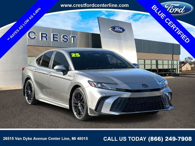 Used 2025 Toyota Camry SE FWD image 1