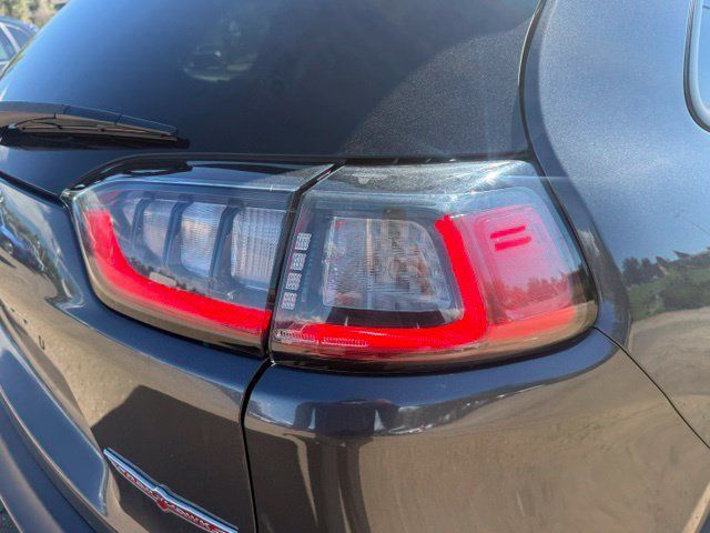 Used 2020 Jeep Cherokee Trailhawk w/ Cold Weather Group AWD/4WD image 13