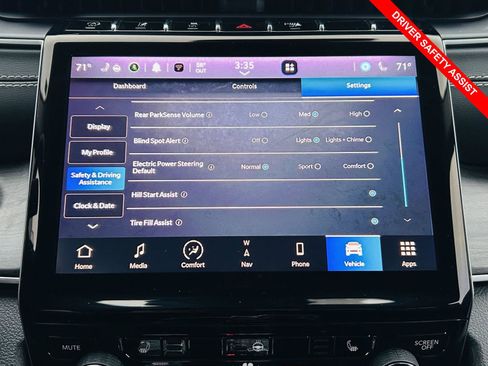 Used 2023 Jeep Grand Cherokee L Limited w/ Black Appearance Package image 10