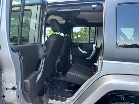 Used 2016 Jeep Wrangler Unlimited Sahara AWD/4WD image 14