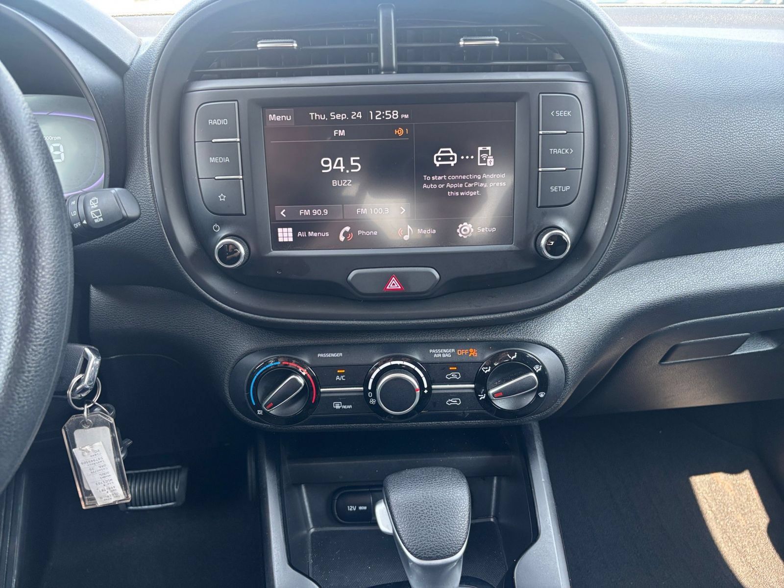 Used 2025 Kia Soul LX w/ LX Technology Package FWD image 16