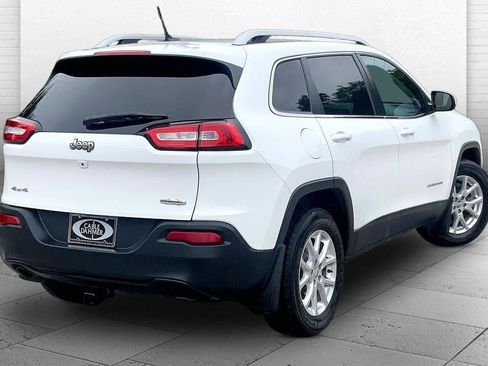 Used 2018 Jeep Cherokee Latitude AWD/4WD image 14