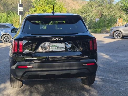 Certified 2023 Kia Sorento LX image 6