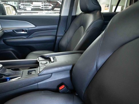 Used 2024 Toyota Grand Highlander XLE image 10