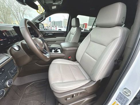 Used 2025 Chevrolet Suburban LT w/ Comfort Package image 19