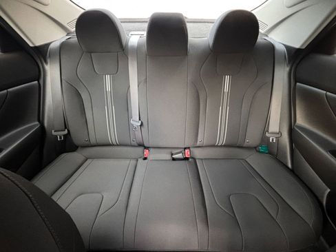 Used 2021 Hyundai Elantra SEL image 43