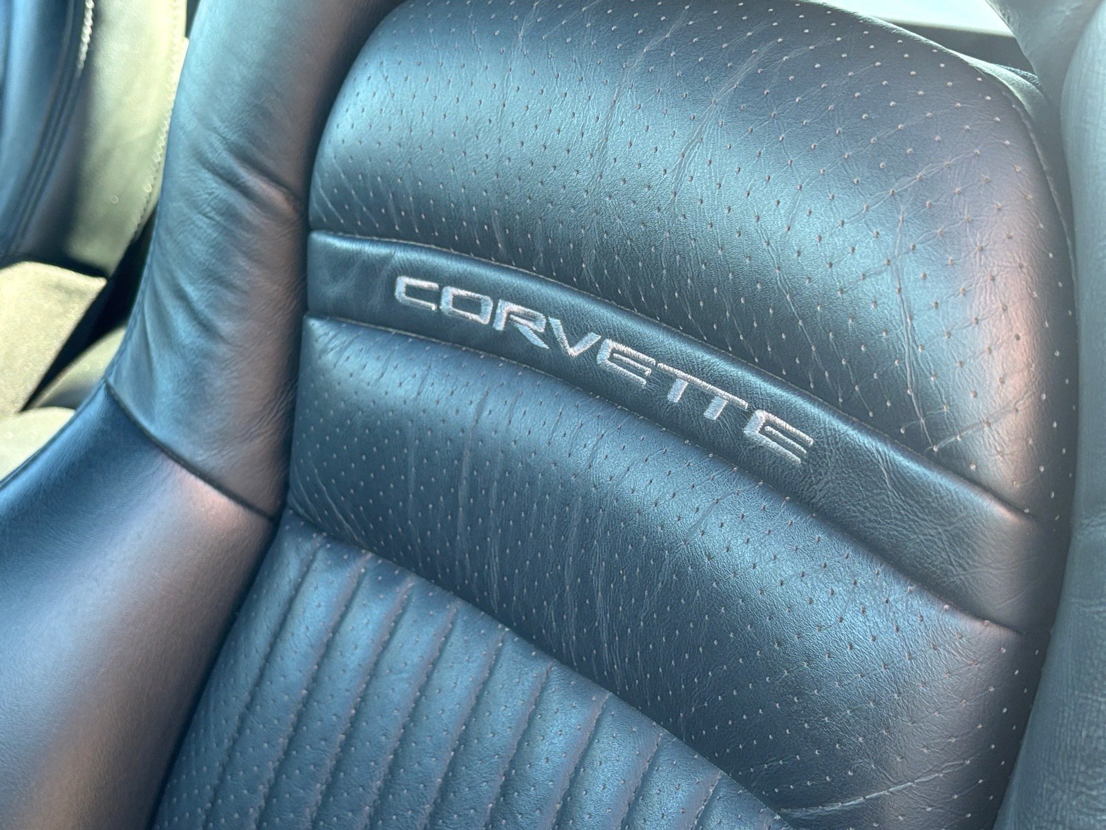 Used 2004 Chevrolet Corvette Coupe w/ Roof Package RWD image 26