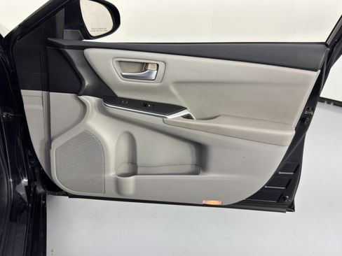 Used 2016 Toyota Camry SE image 34