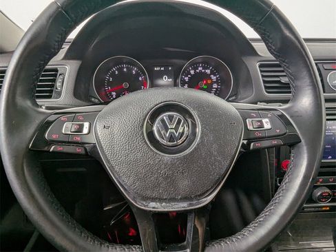 Used 2018 Volkswagen Passat 2.0T SEL Premium image 21