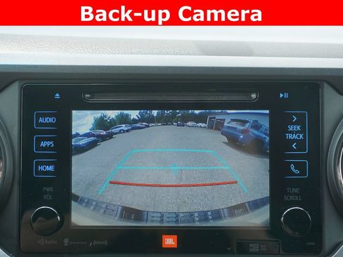 Used 2017 Toyota Tacoma TRD Off-Road AWD/4WD image 9