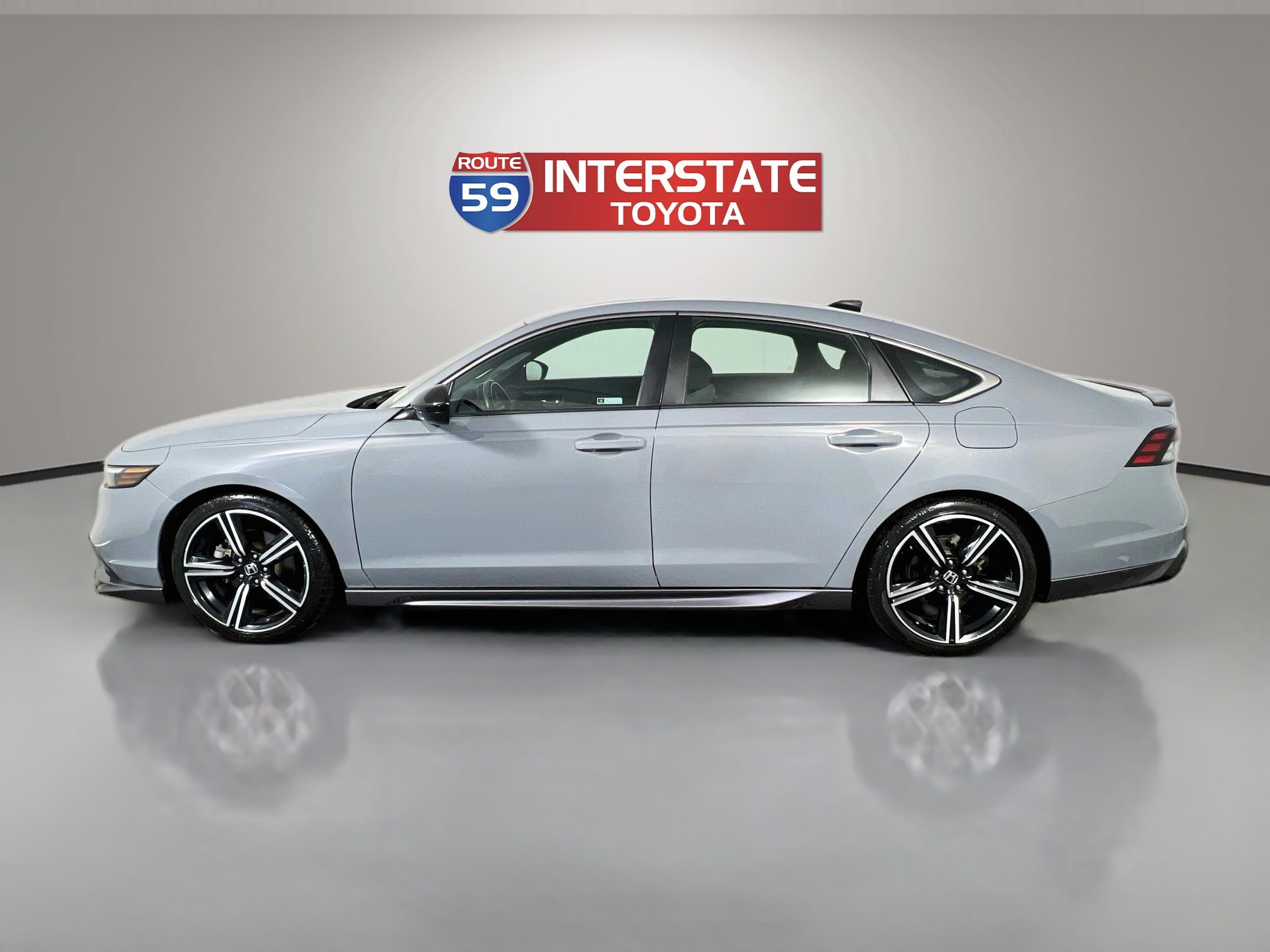 Used 2023 Honda Accord Sport image 4