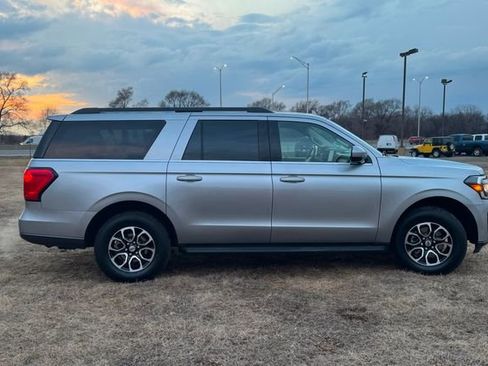 Used 2024 Ford Expedition Max XLT image 7
