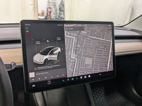 Used 2023 Tesla Model 3 Standard Range RWD image 15