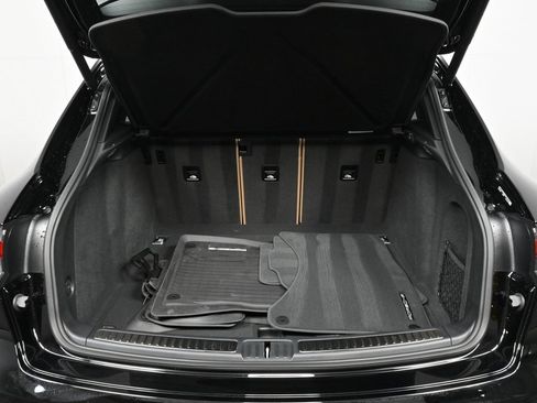 Certified 2025 Porsche Macan AWD image 25