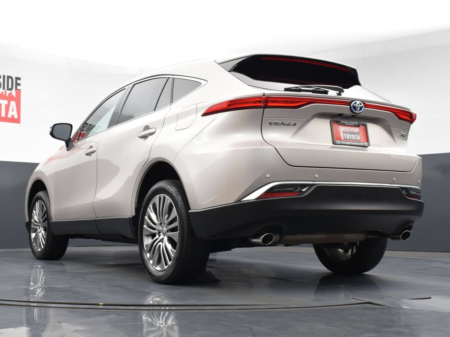 Used 2023 Toyota Venza XLE AWD/4WD image 32