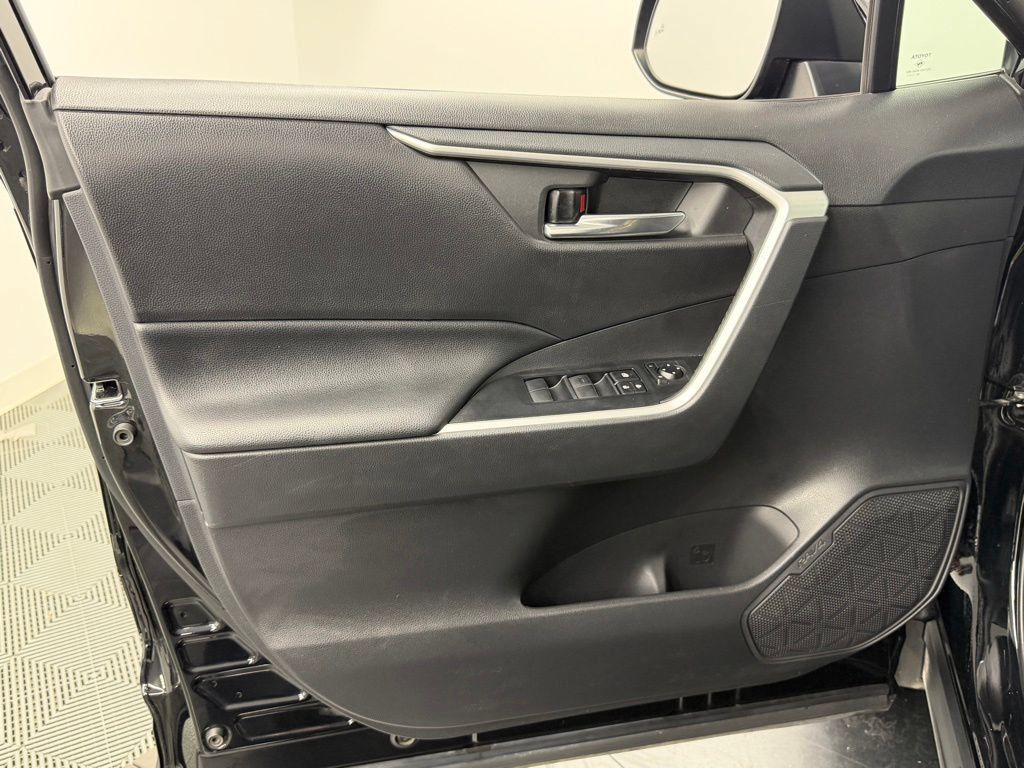 Certified 2021 Toyota RAV4 XLE w/ Carpet Mat Package (TMS) AWD/4WD image 19